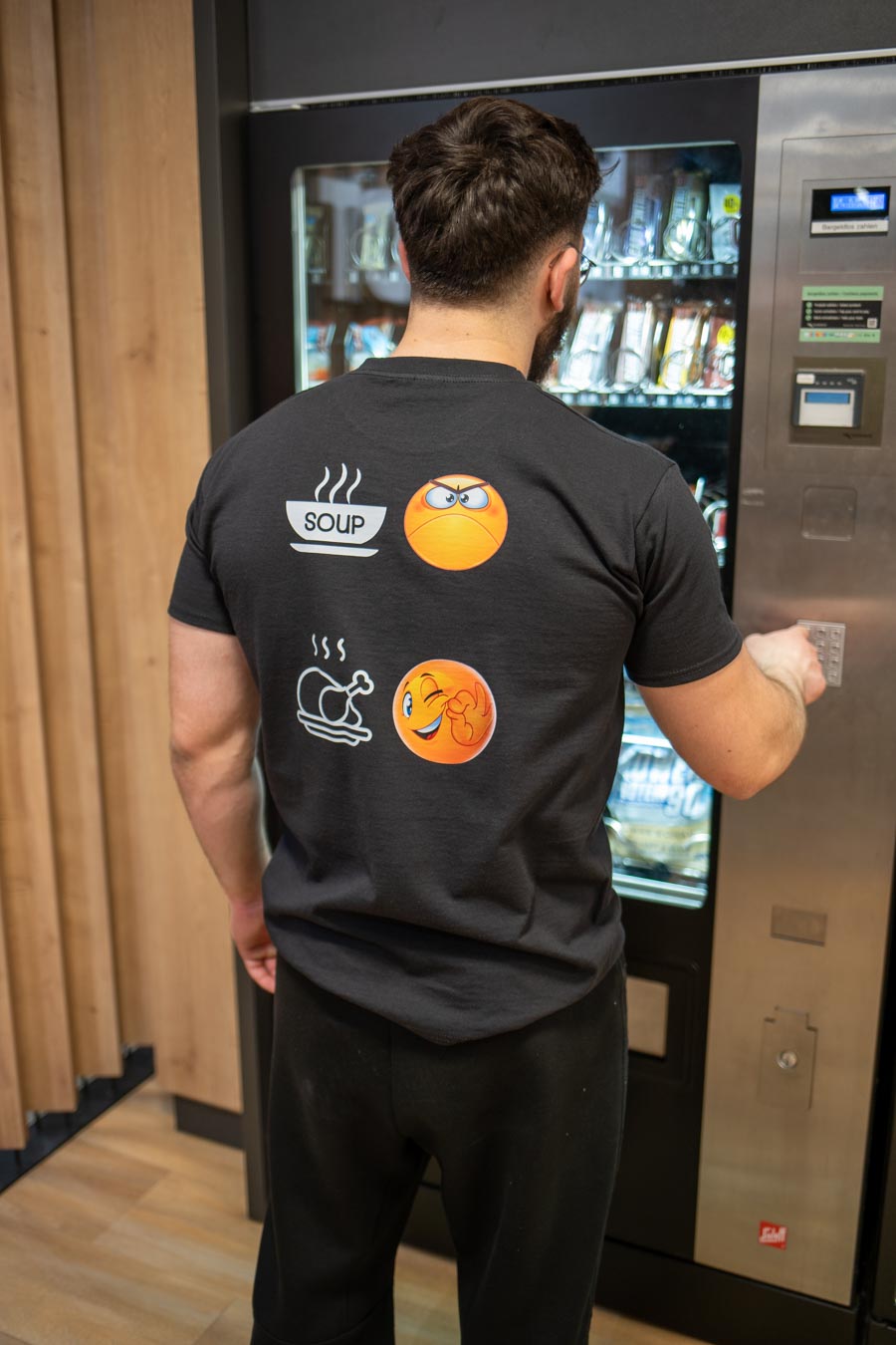 T-SHIRT DINNER EMOTIONS